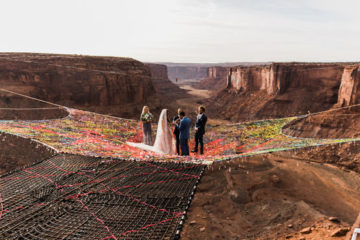 couple gets married at 400 feet height and the pictures will take your breath away
