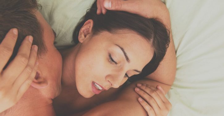 3 Signes cachés qu'un homme est en train de tomber amoureux de vous 3 3 signes evidents quun homme est en train de tomber amoureux de vous