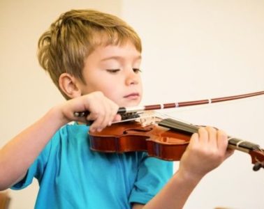 niño musica